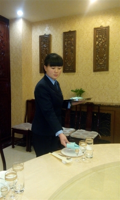 首都勞動(dòng)獎(jiǎng)?wù)芦@得者何維維:貼心服務(wù)獲顧客稱贊(圖)