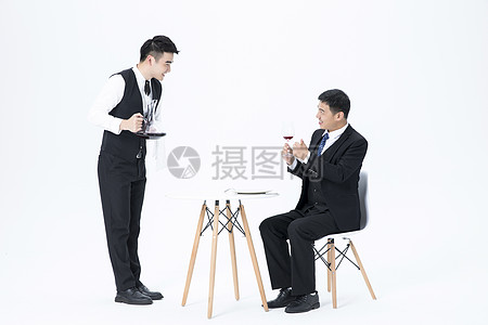 專業(yè)品酒服務(wù) 提升餐飲體驗的關(guān)鍵環(huán)節(jié)